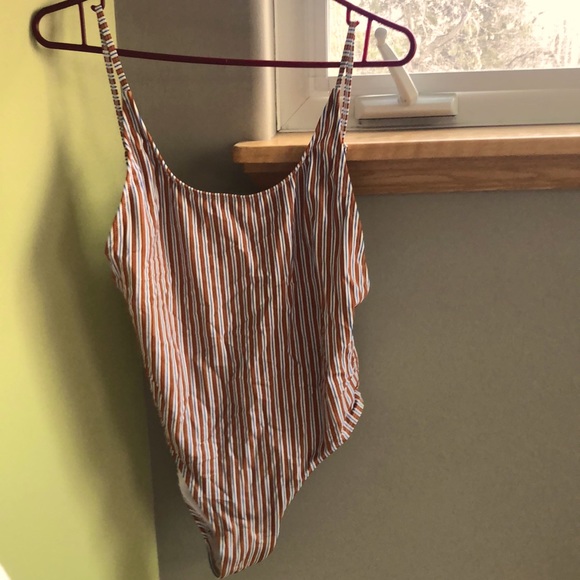 Bikinis - Picture 5 of 6